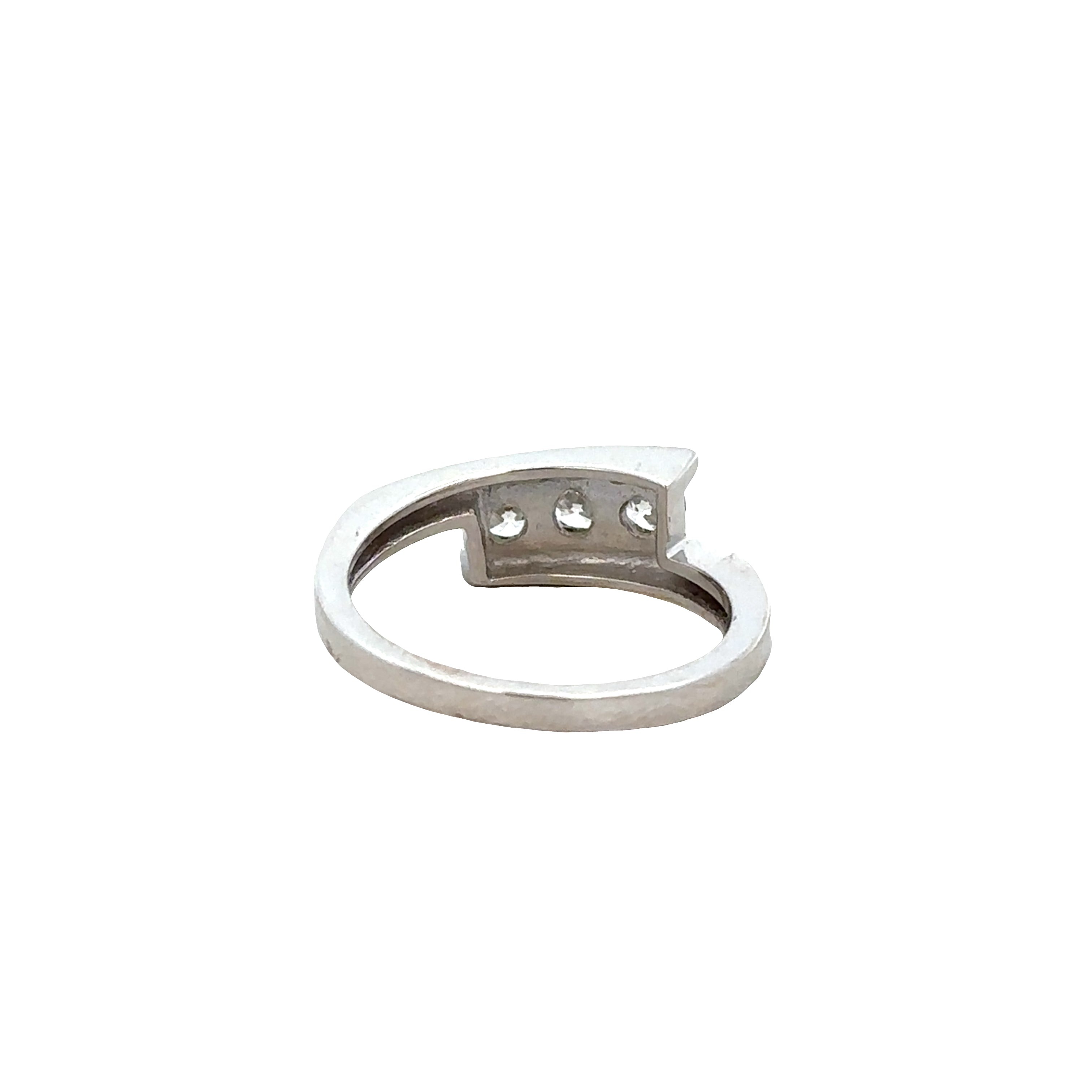 18k White Gold Diamond Bypass Ring – Size 7