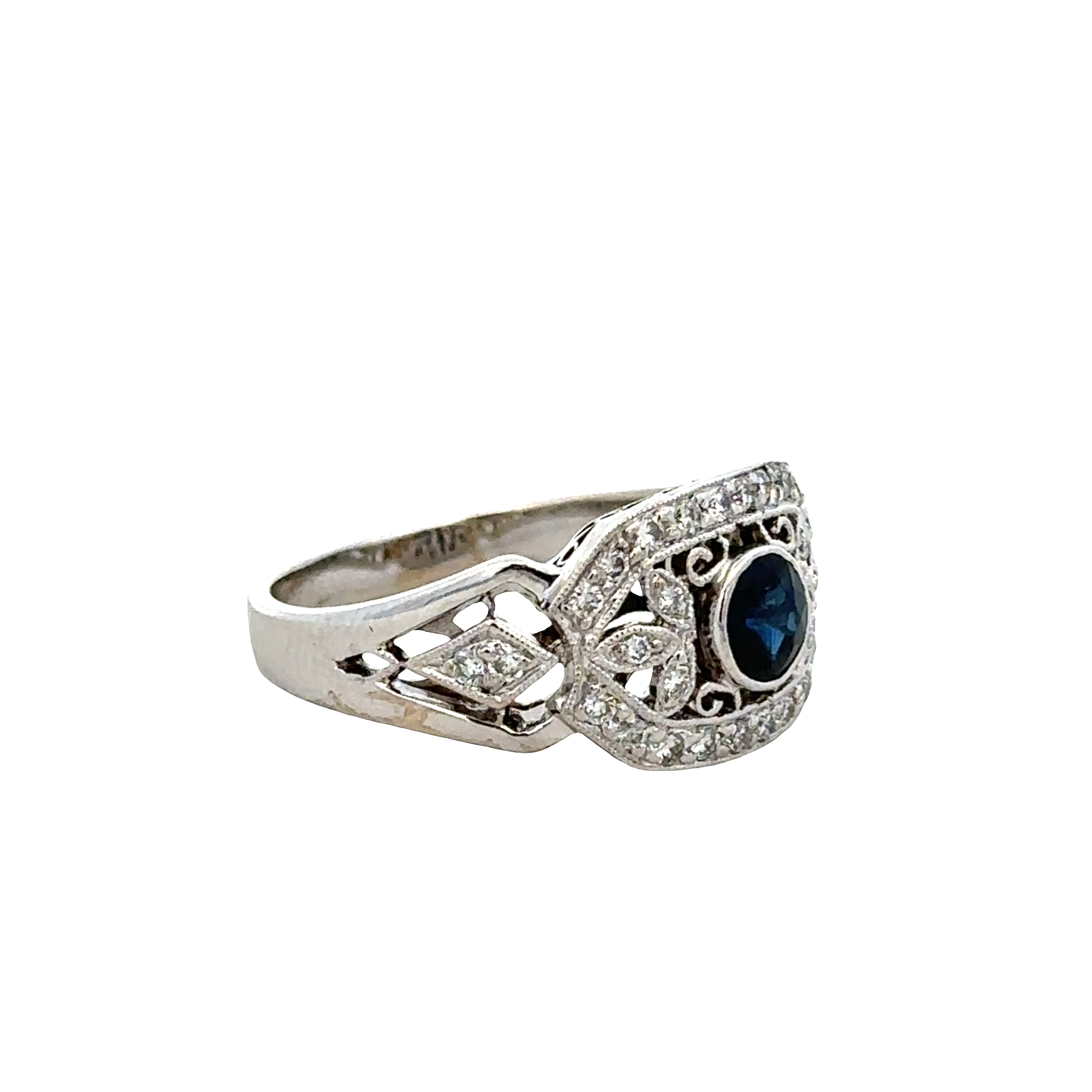 18k White Gold Sapphire & Diamond Vintage-Inspired Ring – Size 8.25