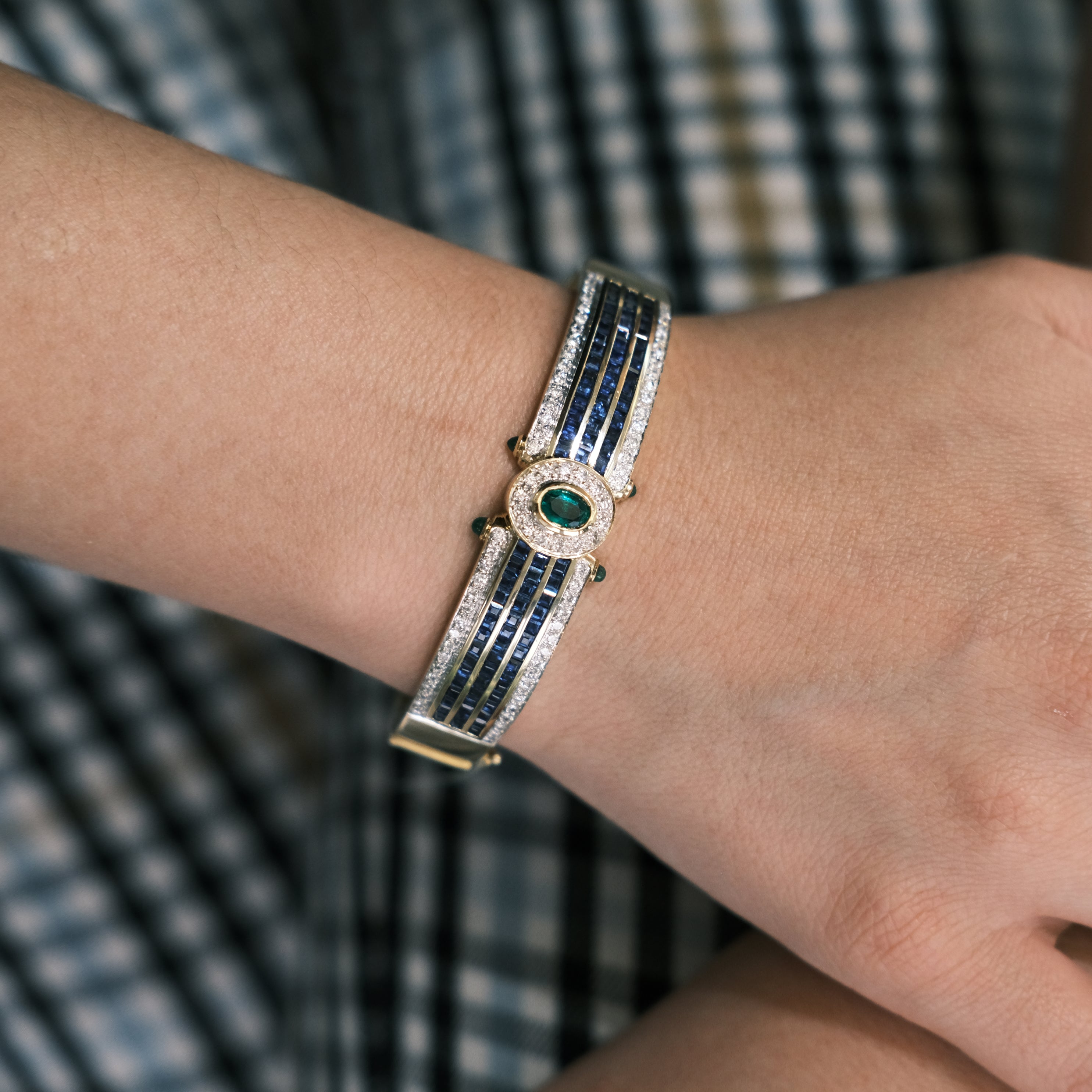 Vintage 18k Yellow Gold Emerald, Sapphire & Diamond Hinged Bangle Bracelet