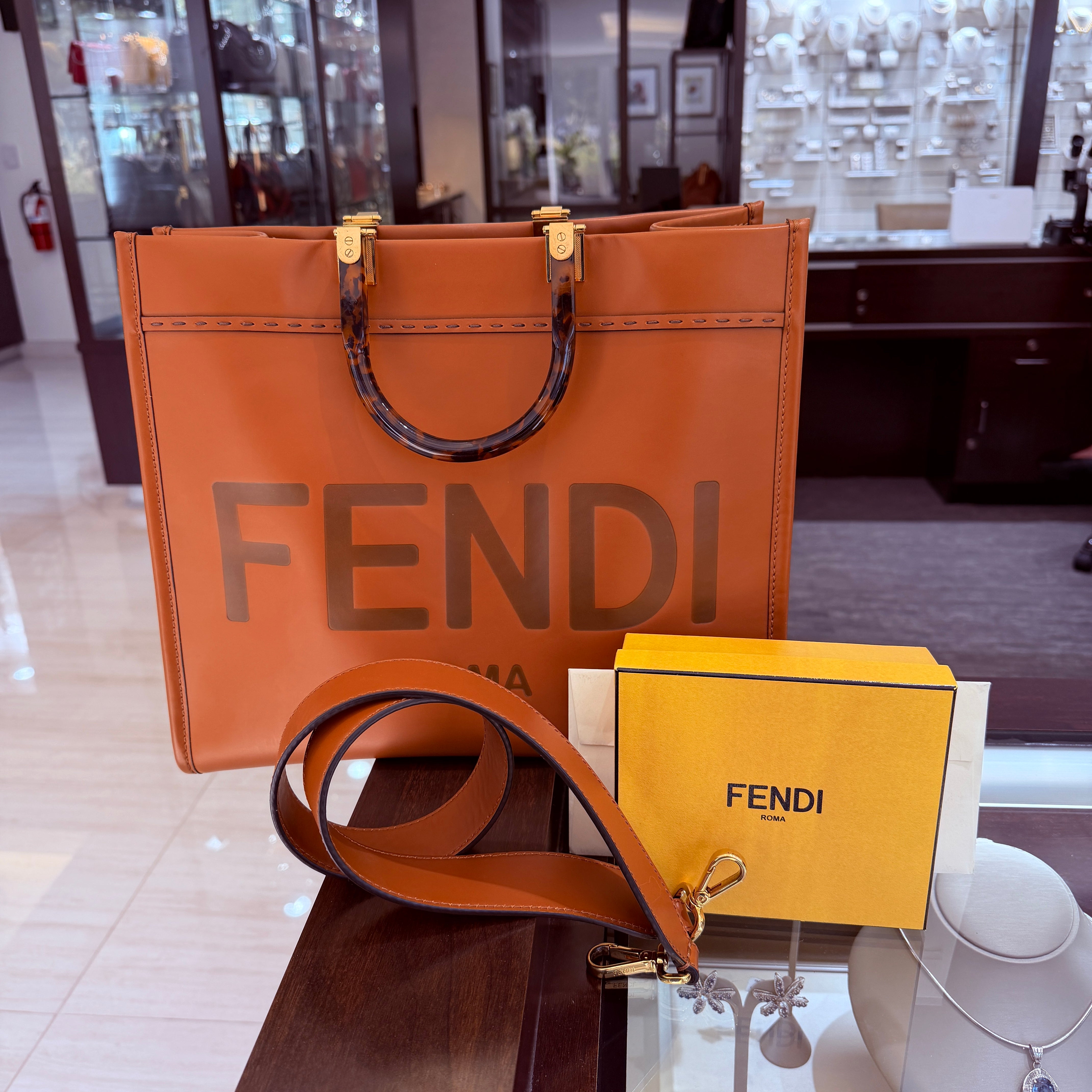 Pre-Owned Fendi Sunshine Shopper Tote Bag with Tortoiseshell-Effect Handles