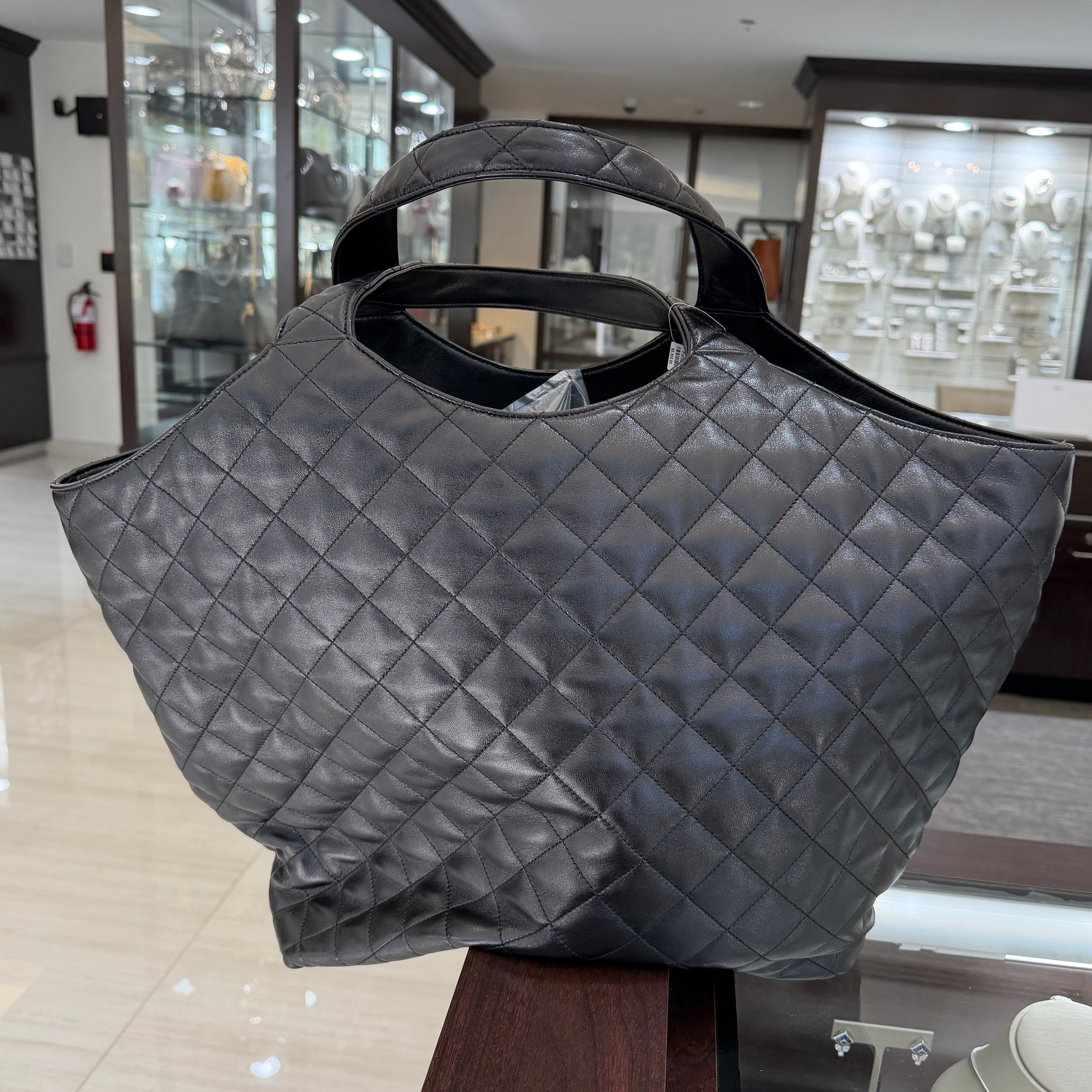 Pre-Owned Saint Laurent YSL Icare Quilted Shopping Tote with Pouch