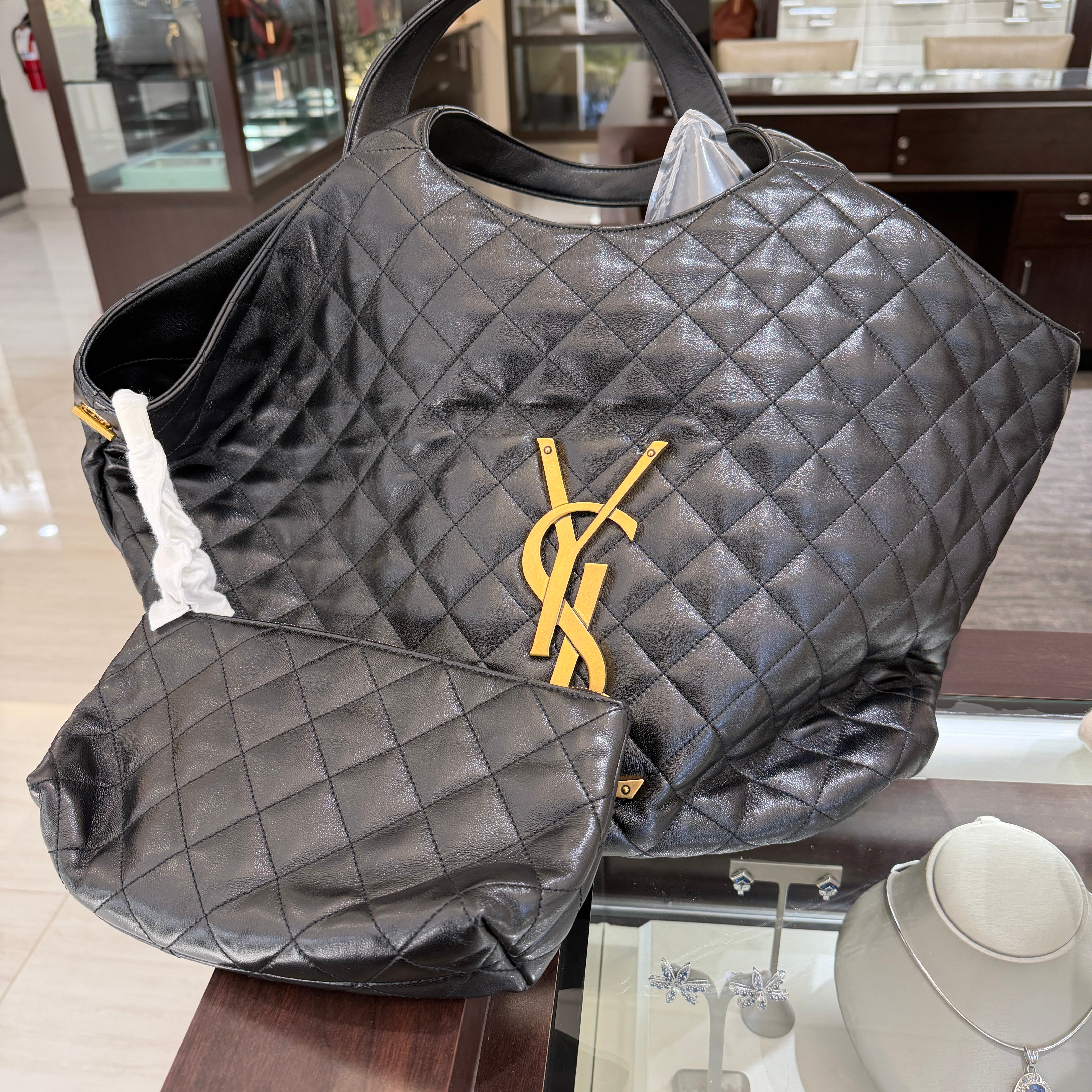 Pre-Owned Saint Laurent YSL Icare Quilted Shopping Tote with Pouch