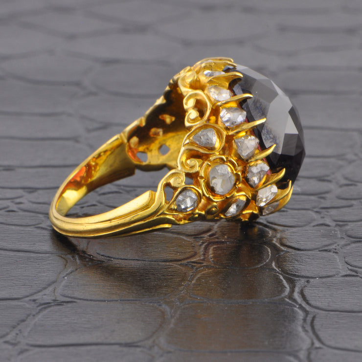 Stunning Antique Georgian Garnet and Rose Cut Diamond Ring in Yellow Gold ca. 1780s