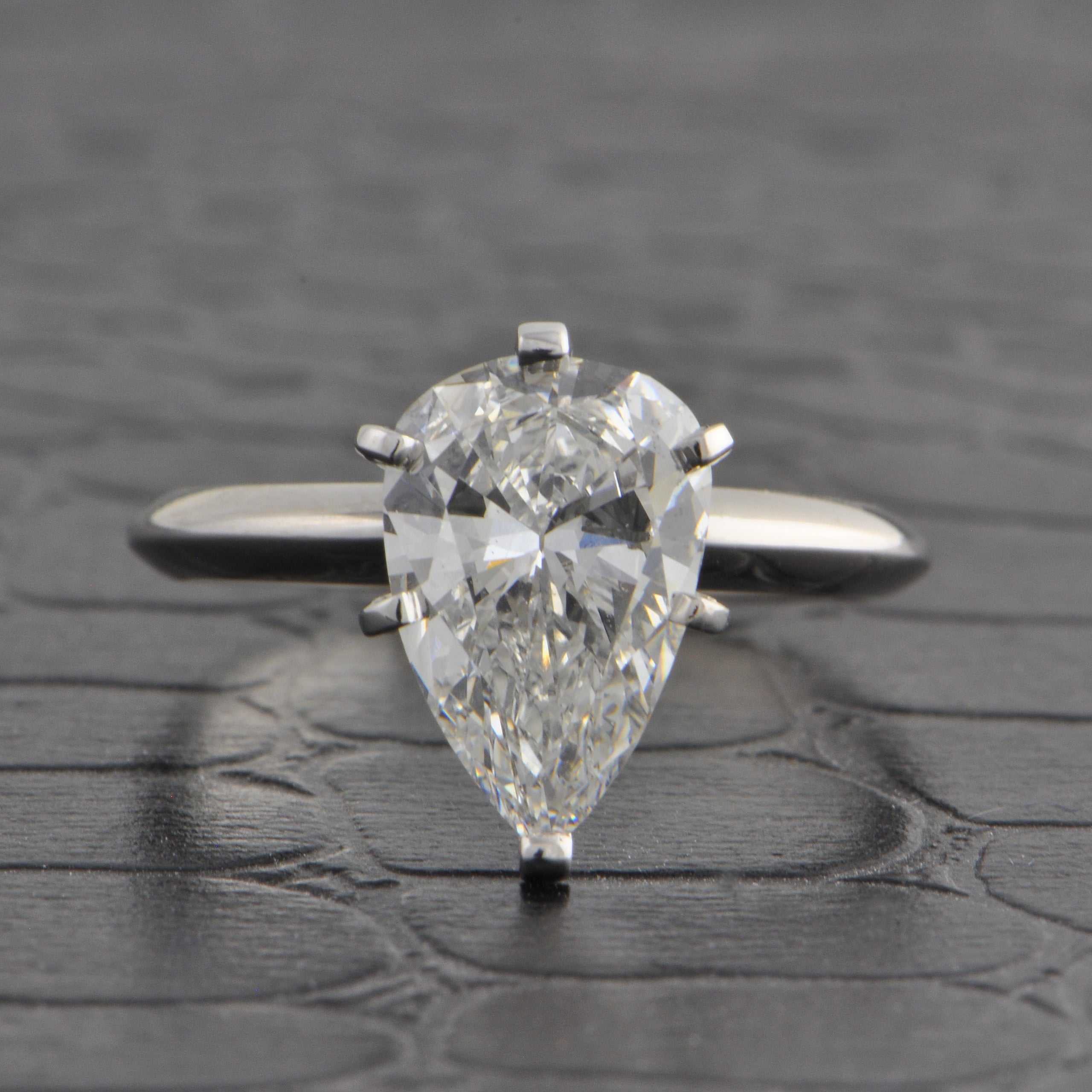 2.11 ct. E - VS2 Pear Cut Diamond Engagement Ring in White Gold
