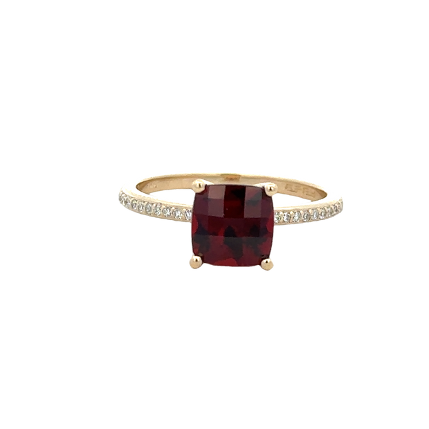 Garnet and Diamond Ring in Yellow Gold