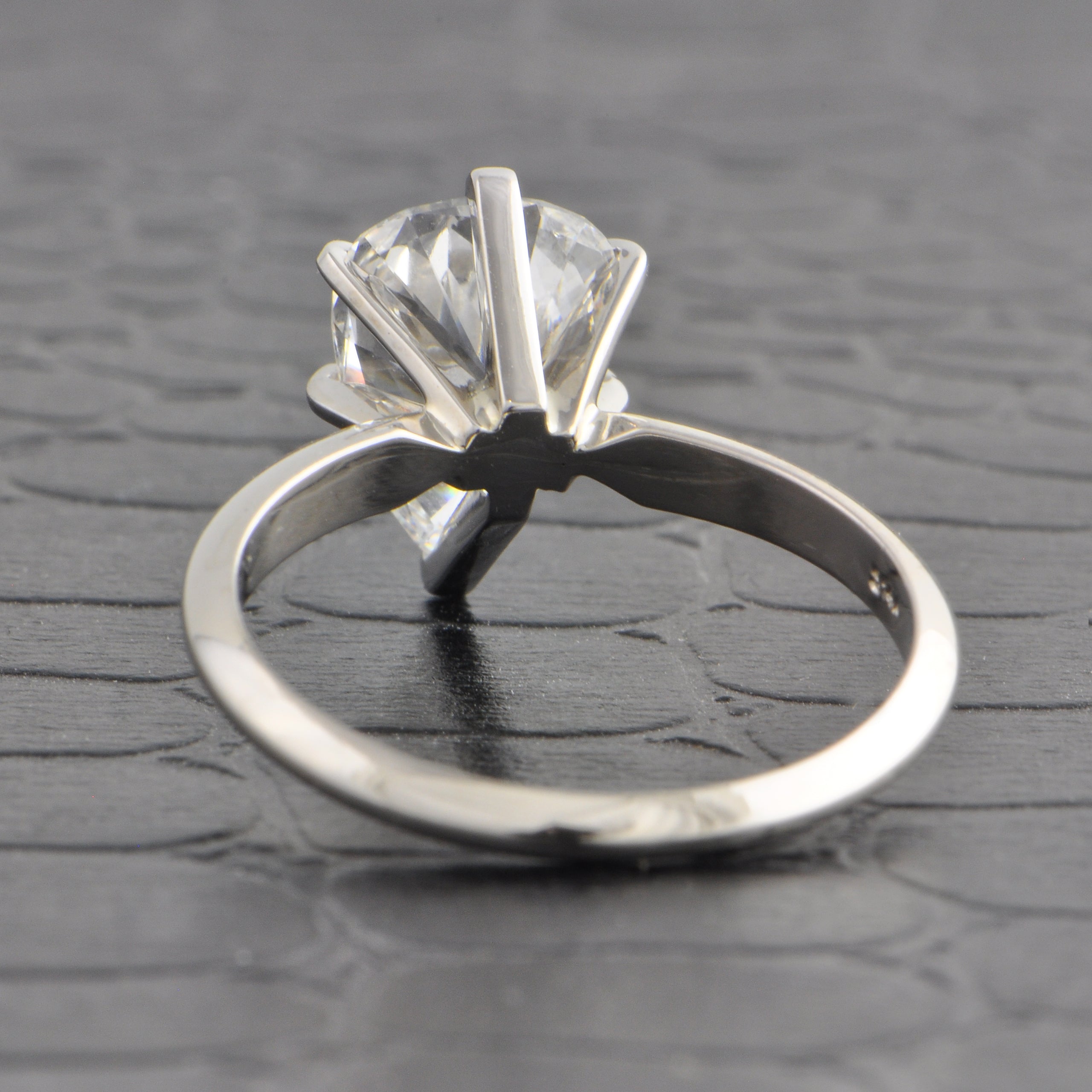 2.11 ct. E - VS2 Pear Cut Diamond Engagement Ring in White Gold