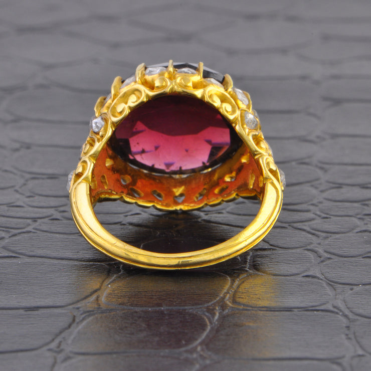 Stunning Antique Georgian Garnet and Rose Cut Diamond Ring in Yellow Gold ca. 1780s