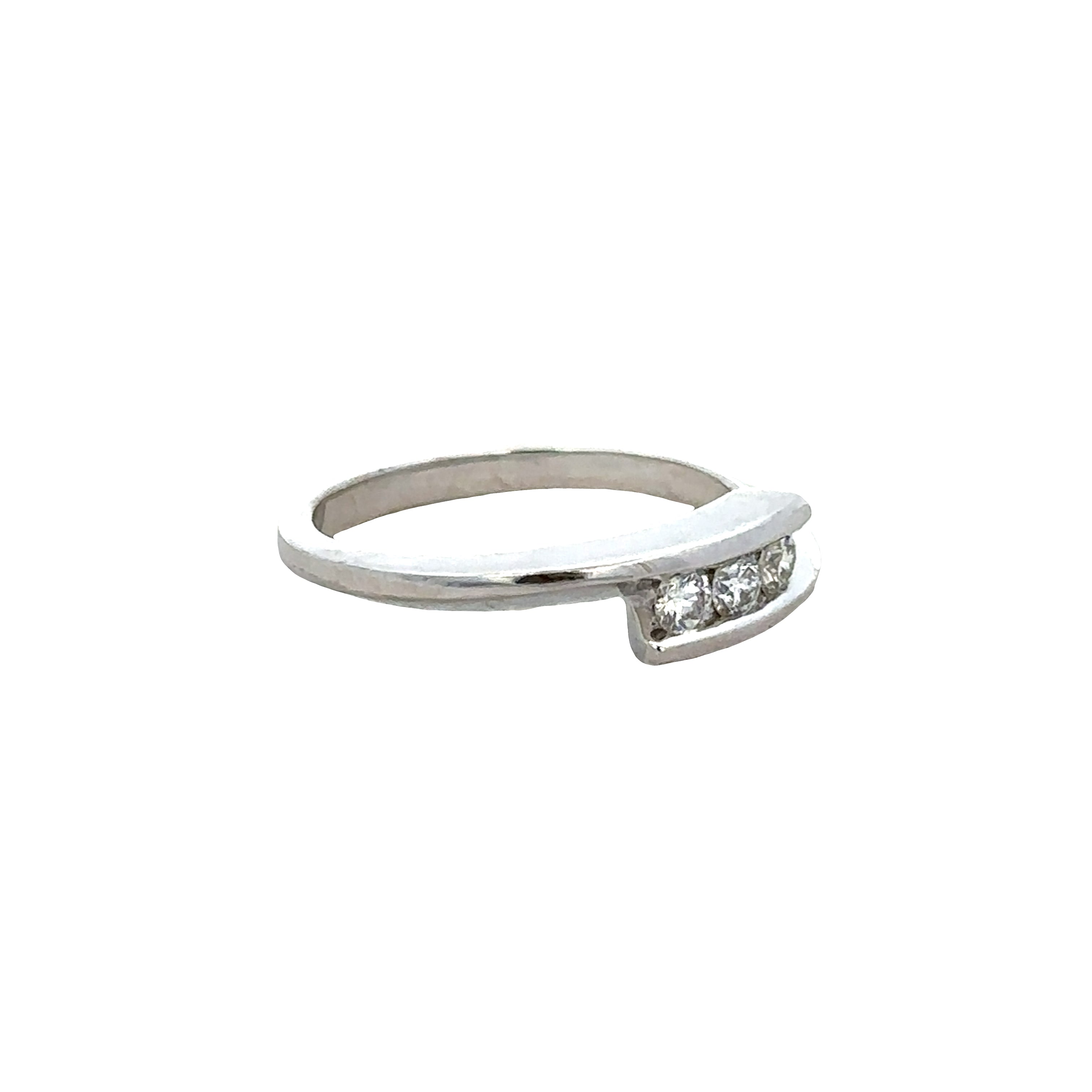 18k White Gold Diamond Bypass Band – Size 7