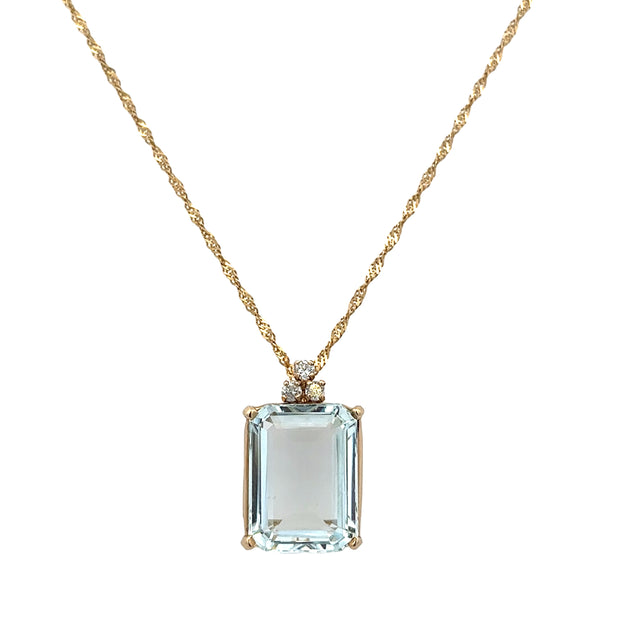 Aquamarine and Diamond Pendant in Yellow Gold