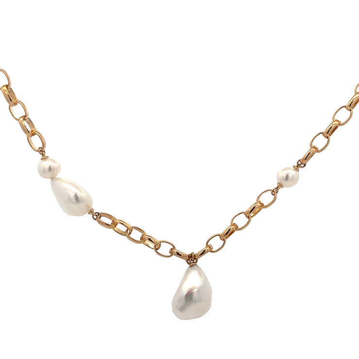 Freshwater Pearl Necklace in Yellow Gold