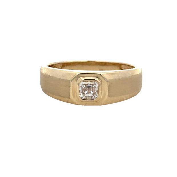 Asscher Cut Diamond Ring in Yellow Gold