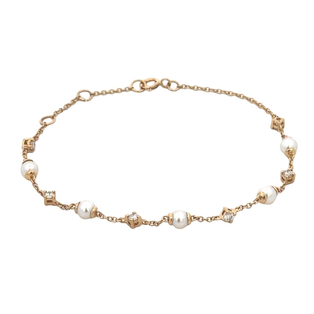 Akoya Cultured Pearl and Diamond Bracelet in Yellow Gold