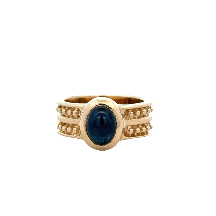 Cabochon Sapphire Ring in Yellow Gold