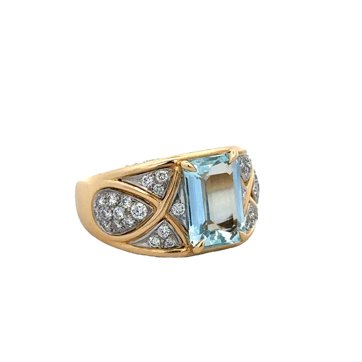 Statement Aquamarine and Diamond Ring in 18k Yellow Gold and Platinum