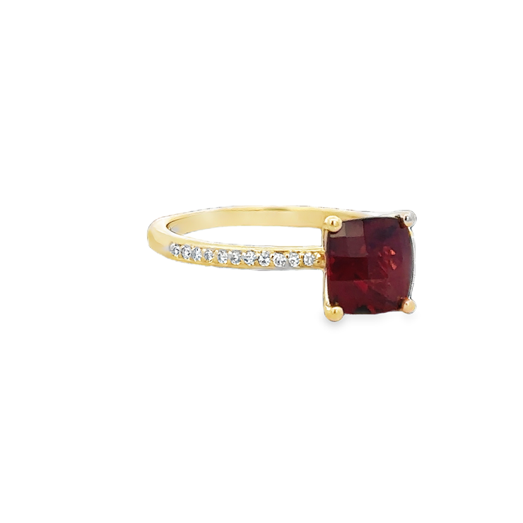 Garnet and Diamond Ring in Yellow Gold