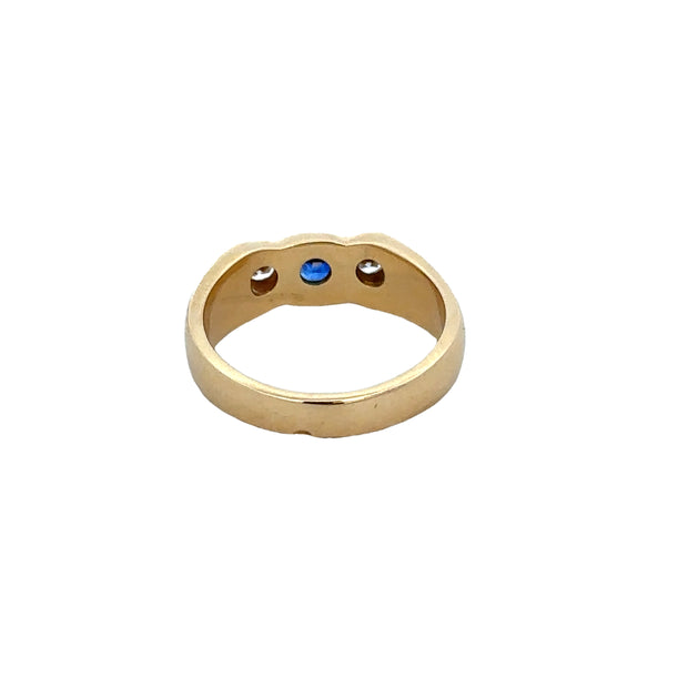 Sapphire and Diamond Ring in 18k Yellow Gold