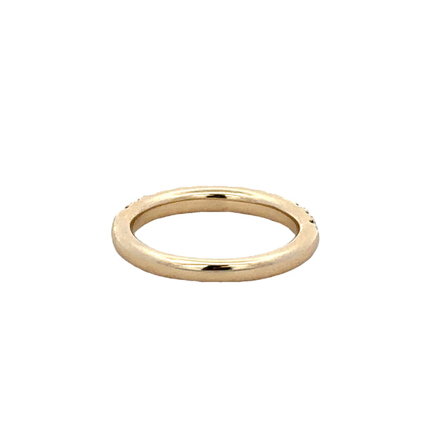 Round Brilliant Cut Diamond Band in Yellow Gold