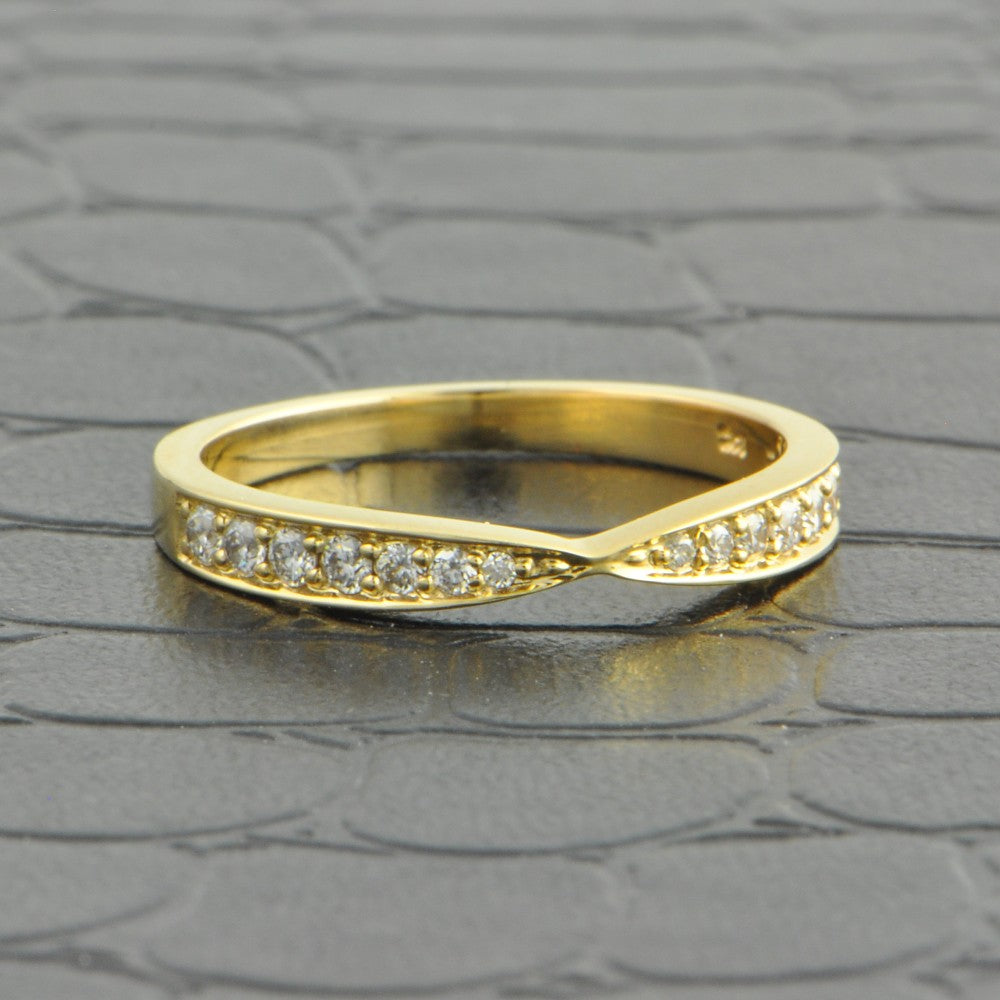 Pinched Diamond Wedding Band in Yellow Gold